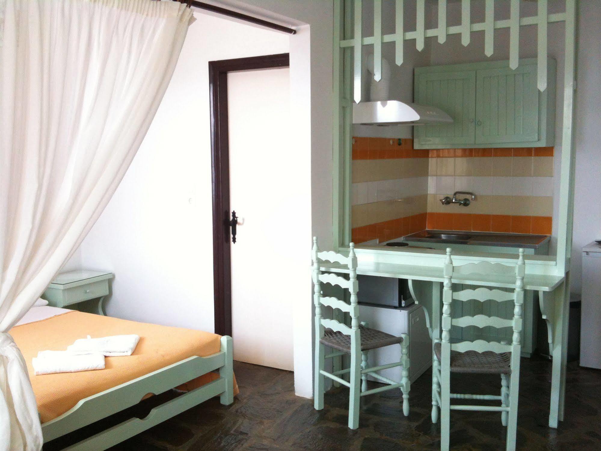 Scorpios Hotel & Suites Samos Town Exterior foto